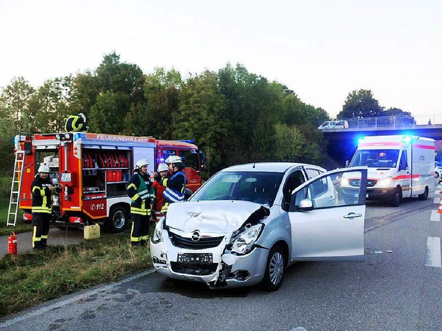 Die Beifahrerin des Opel wurde schwer verletzt.  | Foto: WOLFGANG KUENSTLE               