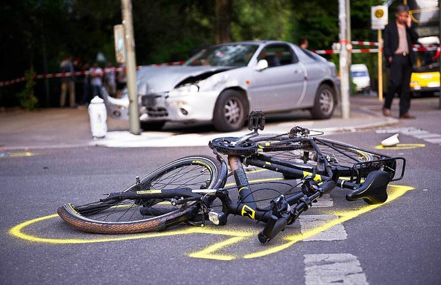 Unflle zwischen Autos und Radfahrern enden oft tdlich.  | Foto: dpa