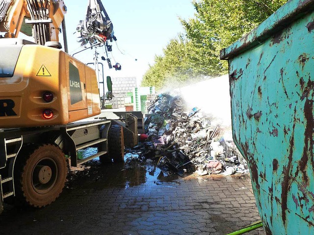 Viel Arbeit machte der Feuerwehr der C...trae. Ohne Baggerhilfe ging es nicht.  | Foto: Feuerwehr Emmendingen