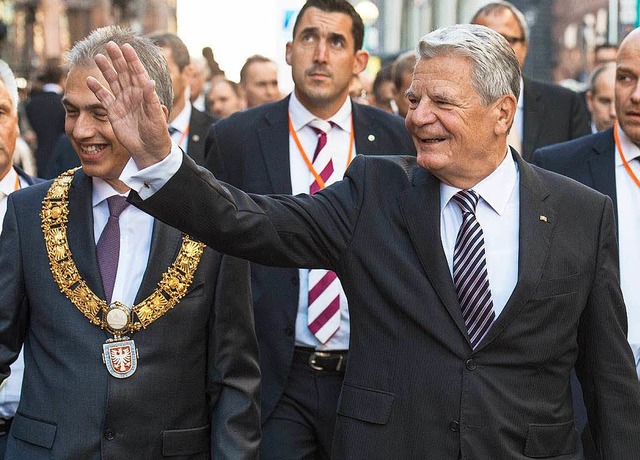 Gauck sagte in seiner Rede: &#8222;Wie...Die Rede ist von der Flchtlingskrise.  | Foto: AFP