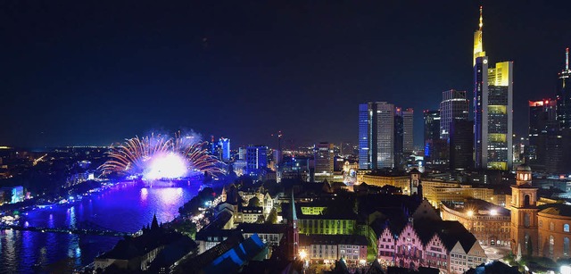 Mit einem groen Feuerwerk feiert die ... als Gastgeber  die Deutsche Einheit.   | Foto: DPA