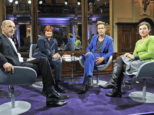 Die Premierenbesetzung des &#8222;Lite...Weidermann und Juli Zeh (von links).    | Foto: Jrgen Detmers/ZDF/dpa