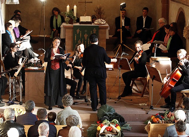Stimmen und Orchester finden in der Bu... zu einer  groen Klangflle zusammen.  | Foto: Heidi Fssel