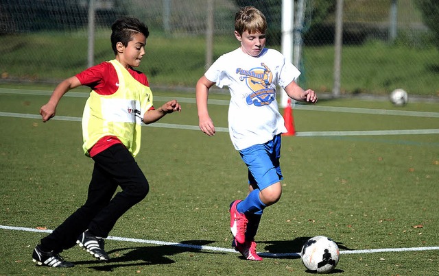 Flchtlinge spielen Fuball beim SC Lahr.   | Foto: Bettina Schaller