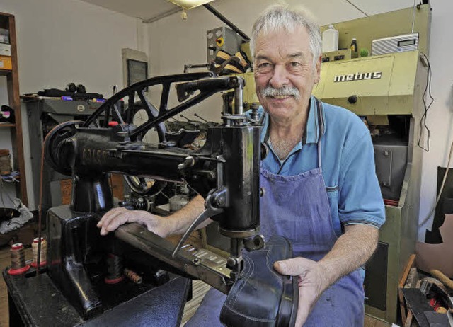 Fritz Schaub in seiner Werkstatt   | Foto: Bettina Schaller