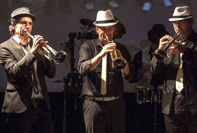 Die Unadinger Musiker geben auf der Kino-Bhne Gas.   | Foto: Martin Hannig