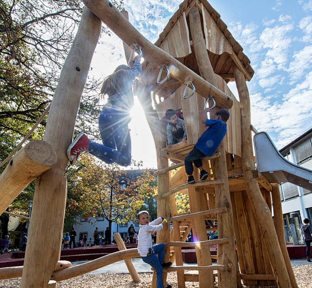 Herzstck des neuen Schulhofs ist das Klettergerst.   | Foto: Patrick Seeger