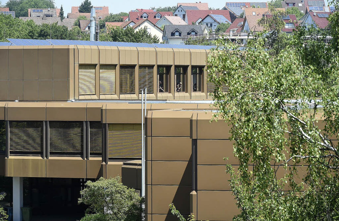 Die beruflichen Schulen in Müllheim mü...ngen ein Behelfsbau errichtet werden.   | Foto: Archiv: Volker Münch