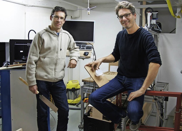 Peter Meier (links) und Claus Pfistere...;FabLab&#8220; Makerspace Rheinfelden.  | Foto: Valentin Zumsteg