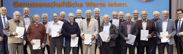 Seit 40 bis 60 Jahren sind diese Geehrten Mitglieder der Genossenschaftsbank.   | Foto: volksbank