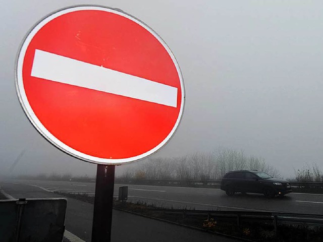 Horror auf der A5: Einem Mercedes-Fahr...die entscheidenden Schilder bersehen.  | Foto: dpa