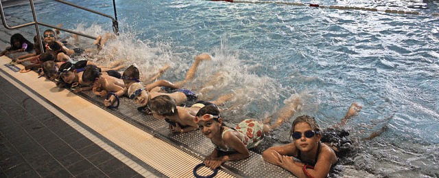 Den Kindern macht der Schwimmkurs bei ...delfinger Turnerschaft sichtlich Spa.  | Foto: Gabriele Fssler