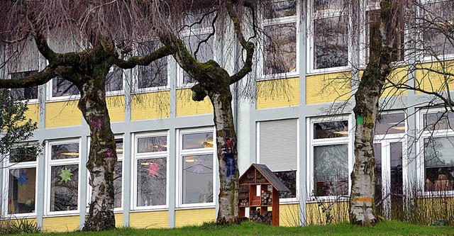 Womglich soll die Erich-Kstner-Schul...dt nach Zell-Weierbach (oben) ziehen.   | Foto: archivfoto: helmut seller