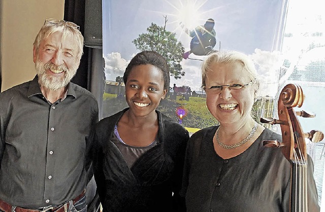 Klaus Drrschnabel, Brenda Kawala und Cecil Strouken   | Foto: Martina David-Wenk