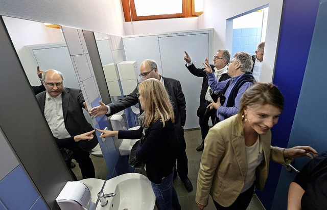 Ein Farbgestalter aus Bayern war an der Renovierung der Toiletten beteiligt.   | Foto: rita eggstein