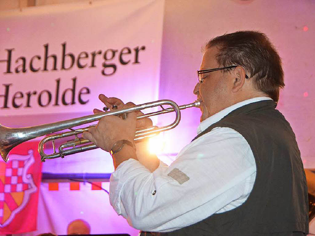 Abends im Festzelt geht’s volkstmlich zu: mit Harald Metzgers Rheintal-Musikanten