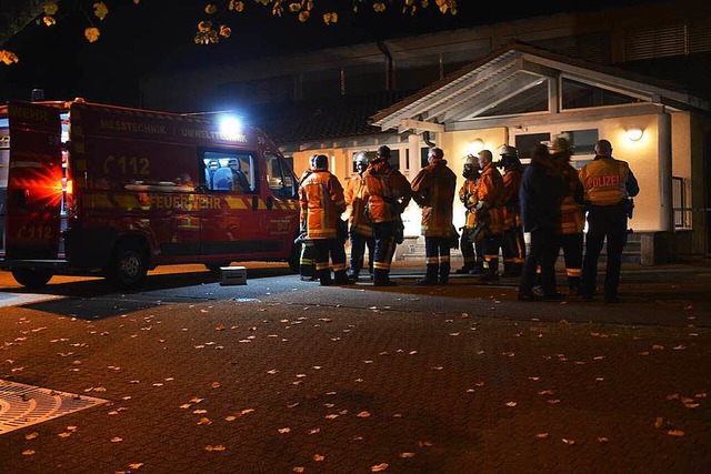 Groaufgebot in Schwrstadt: Bei einer...usgetreten. 21 Gste  wurden verletzt.  | Foto: Martin Eckert