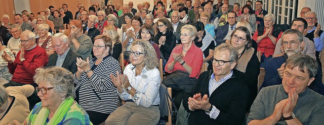 Ein volles Haus in St. Martin bedeutet...tzung fr die Flchtlingsinitiativen.  | Foto: Sandra Decoux-Kone