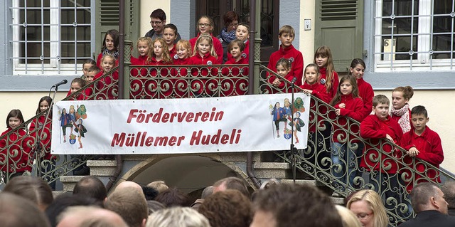 Der Narresome der Mllemer Hudelis erfreute  im Museumshof das Publikum.  | Foto: Volker Mnch