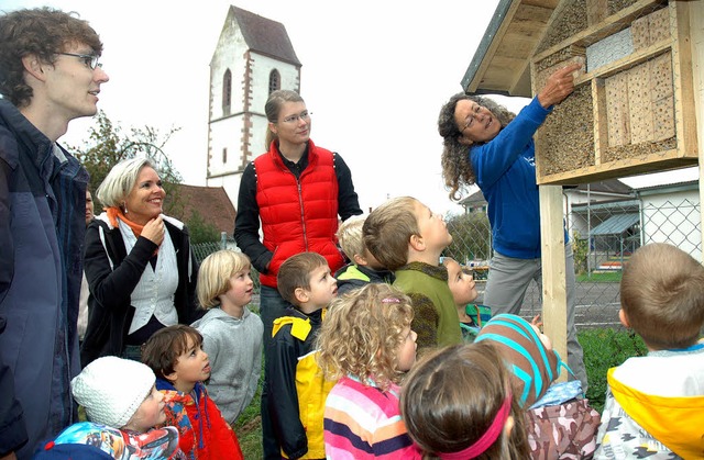 Der Nabu stellte im Kindergarten Blans...hne und  Barbara Stecher (beide Nabu).  | Foto: Regine Ounas-Krusel