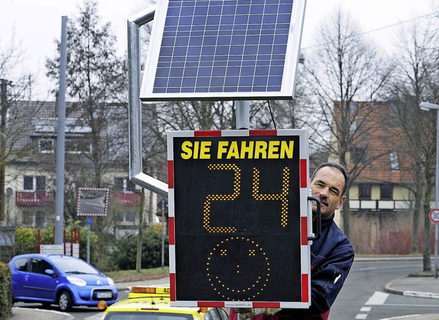 Ein Tempomessgert wie hier in Freibur...s bald auch in der Gemeinde Au geben.   | Foto: Thomas Kunz