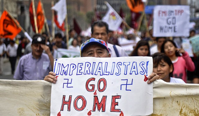 &#8222;Imperialisten, geht heim&#8220;...ltbank und Whrungsfonds demonstriert.  | Foto: AFP