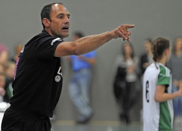 Bernd Elinger, hier als Trainer der B...g wieder bei den Frauen auf der Bank.   | Foto:  Bettina Schaller