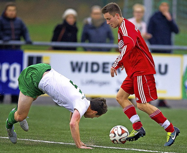 Der flinke Lffinger Alexander Schuler...ei Tore zum Lffinger Heimerfolg bei.   | Foto: Scheu