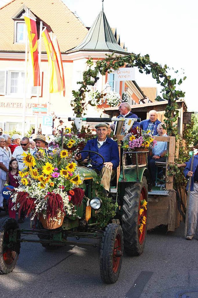 Herbstlich geschmckt sind die  Fahrze...rbstausklang in Ihringen zu sehen sind  | Foto: Christine Aniol