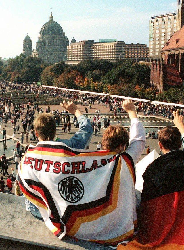 Im Berliner Stadtzentrum haben vor 25 ...n Tag der deutschen Einheit gefeiert.   | Foto: dpa