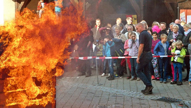 Herbstfest Feuerwehr KndringenGanz schn hei.  | Foto: Aribert Rssel