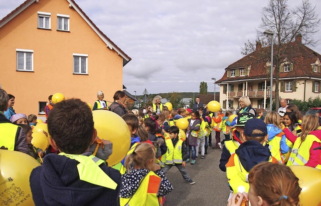 Langer Atem: Hllsteiner Schlerdemo fr einen sicheren Schulweg.   | Foto: Gabriele Poppen