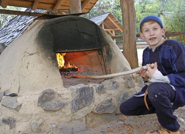 Jacob (11) hat viel Spa im Alamannen-Museum Vrstetten.  | Foto: Andrea Steinhart