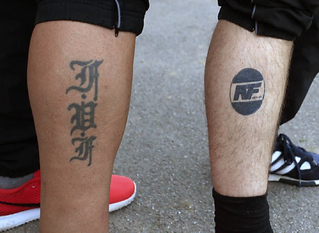 Echte Liebe: das Vereinskrzel beim &#...go als Tattoo beim  zweiten Vorstand    | Foto: konzok