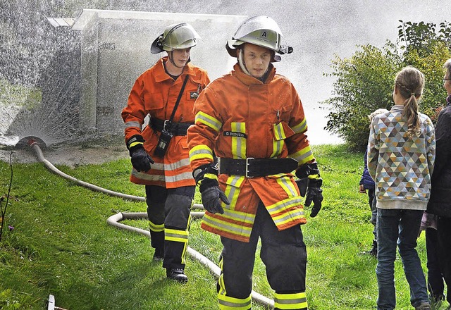 Natrlich nicht das Haus, sondern der ...errischried die volle Wasserladung ab.  | Foto: Hasswani