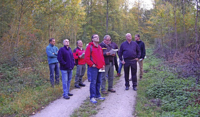 Waldbegehung in Kappel-Grafenhausen mi...ert und Forstamtsleiter Bernhard Ihle   | Foto: Hagen Spth