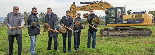 Spatenstich fr den Kreisel (von links...niel Guldenschuh (Regierungsprsidium)  | Foto: Olaf Michel