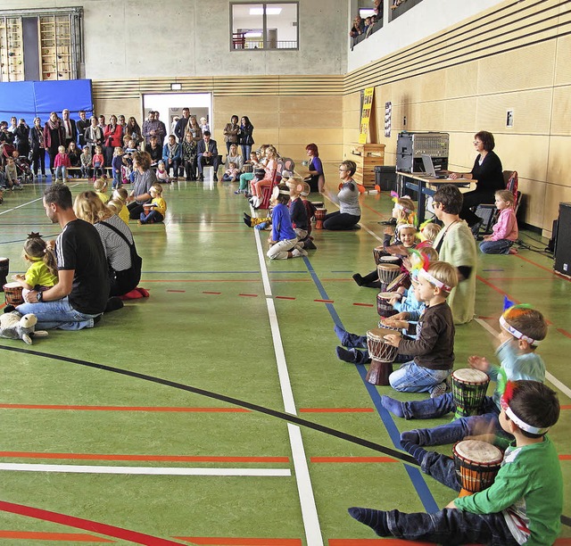 Mit einem Fest in der Sporthalle wurde...indergarten in Rheinweiler eingeweiht.  | Foto: Jutta Schtz