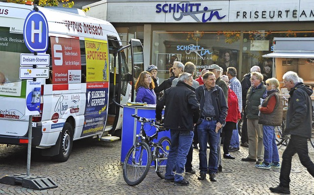 Die  Kirchzartener bekundeten  Interes...er Breisacher Bus  besichtigt werden.   | Foto: M.  Donner