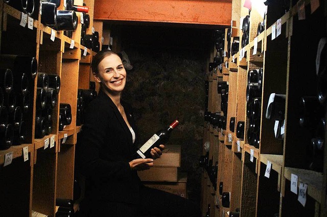 Melanie Wagner, die Chefsommelire des...n Oberbergen, im Weinkeller des Hauses  | Foto: Witzigmann Academy
