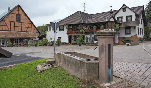 Der Brunnen steht derzeit noch etwas a...gestaltung mehr ins Zentrum zu rcken.  | Foto: Olaf MIchel