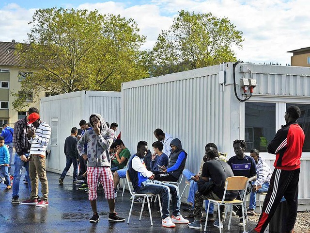 Flchtlinge auf dem Gelnde der BEA in Freiburg.  | Foto: Michael Bamberger