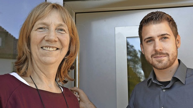 Roswitha Klotz-Birk und Jonas Firnkes ...ehrigen Hilfe und Beratung anbietet.   | Foto: Christiane Weishaupt