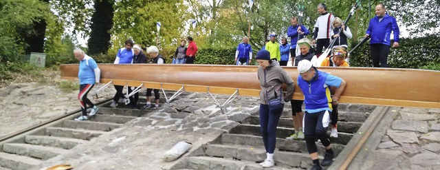 Bereits das Zuwasserlassen der Boote f...satz der Ruderer beim Hochrheintreff.   | Foto: Ruderclub Bad Sckingen