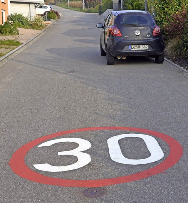 Im Sohlweg in Binzen wurden nach  Klag... die Tempo-30-Markierungen erneuert.    | Foto: Maier