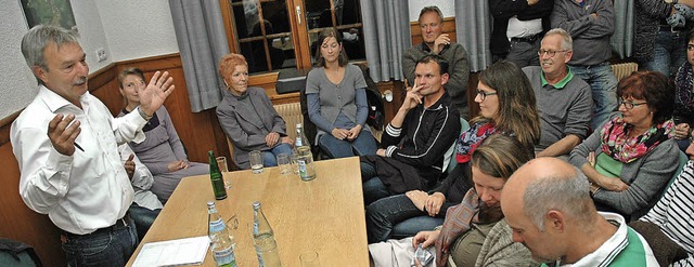 Zahlreiche Brger kamen zum Infoabend ...erd Schweinlin (links vorne am Tisch).  | Foto: Regine Ounas-Krusel