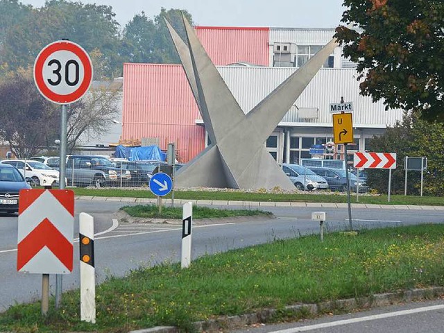 Seit Dienstag gilt am Binzener  Dreisp...nden der Verkehrssicherheit Tempo 30.   | Foto: Markus Maier