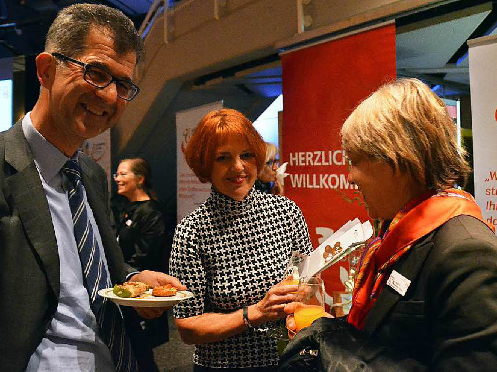 Gut besucht von Vertretern aus Wirtschaft, handel, Gewerbe und Dienstleistung waren die Wirtschaftsgesprche der Stadt Rheinfelden. Nach den Vortrgen wurde die Gelegenheit zur Begegnung und Kontaktpflege intensiv genutzt.