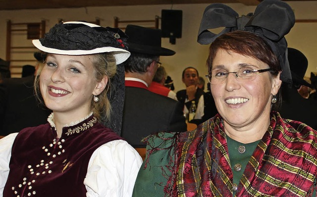 Nicht nur die Trachten sondern auch de...(rechs) und Svenja Lauby aus Oberried.  | Foto: Christa Maier