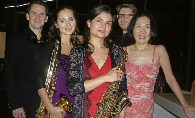 Vier Saxophonisten und eine Pianistin: das Alliage Quintett im Burghof   | Foto: Roswitha Frey